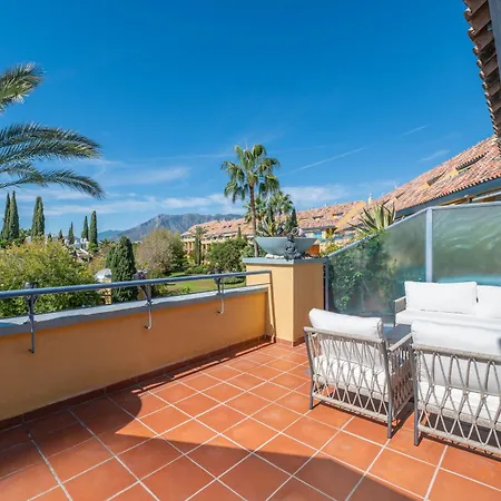 דירה Acogedor Atico Con Vistas Al Mar En Bahia De מארבלה