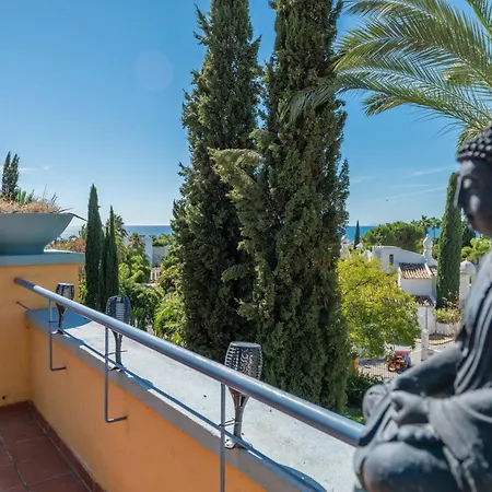 Acogedor ático Con Vistas Al Mar En Bahia De Marbella