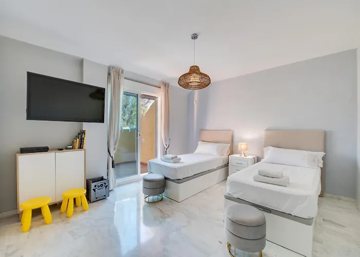 Acogedor Atico Con Vistas Al Mar En Bahia De 아파트 마르베야