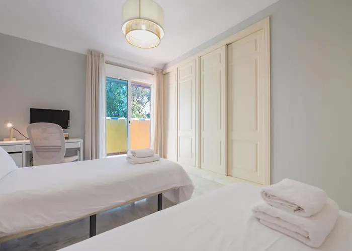 Acogedor Atico Con Vistas Al Mar En Bahia De 마르베야