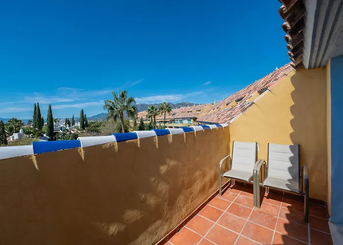 Acogedor Atico Con Vistas Al Mar En Bahia De 마르베야