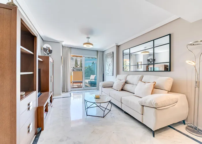 Acogedor Atico Con Vistas Al Mar En Bahia De 아파트 마르베야